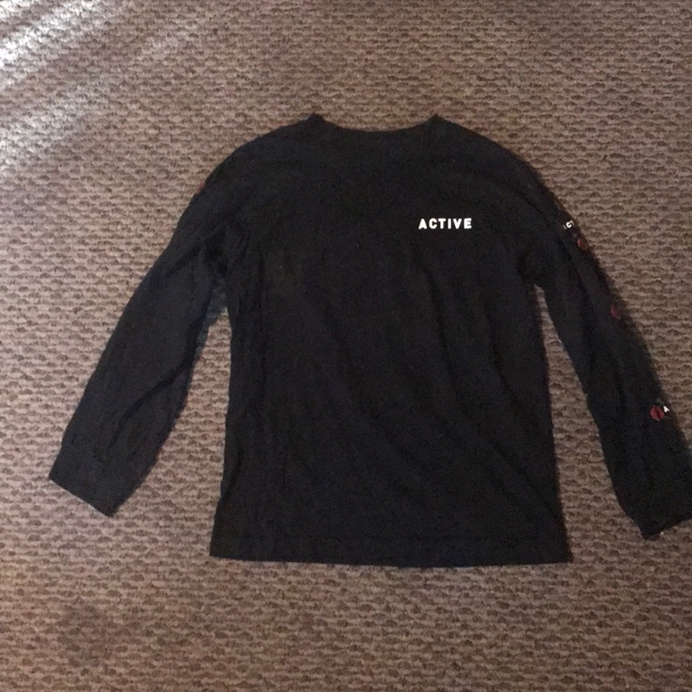 Active long sleeve shirt w/ rose logos